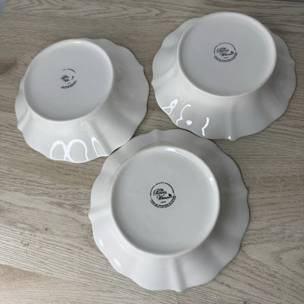 Pioneer Woman Paige Linen White Soup Pasta Bowls Set of 3‎ Beaded Scalloped